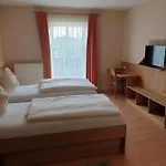 Neuhofen Hotel 2*