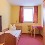 Hotel Neuhofen 2*
