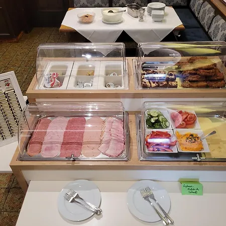 Szálloda Neuhofen 2*